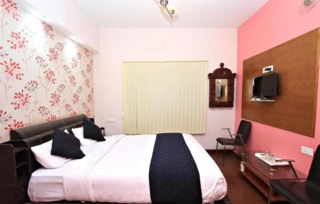 Savi'S Home Stay Ooty Rum bild